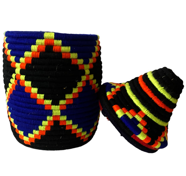 Mélange de paniers berbères marocains colorés