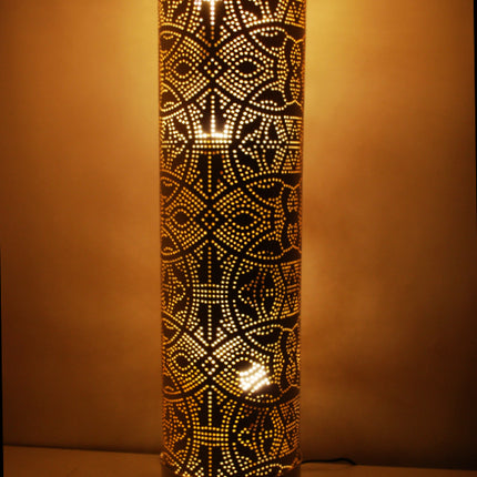 Grand lampadaire oriental blanc en filigrane