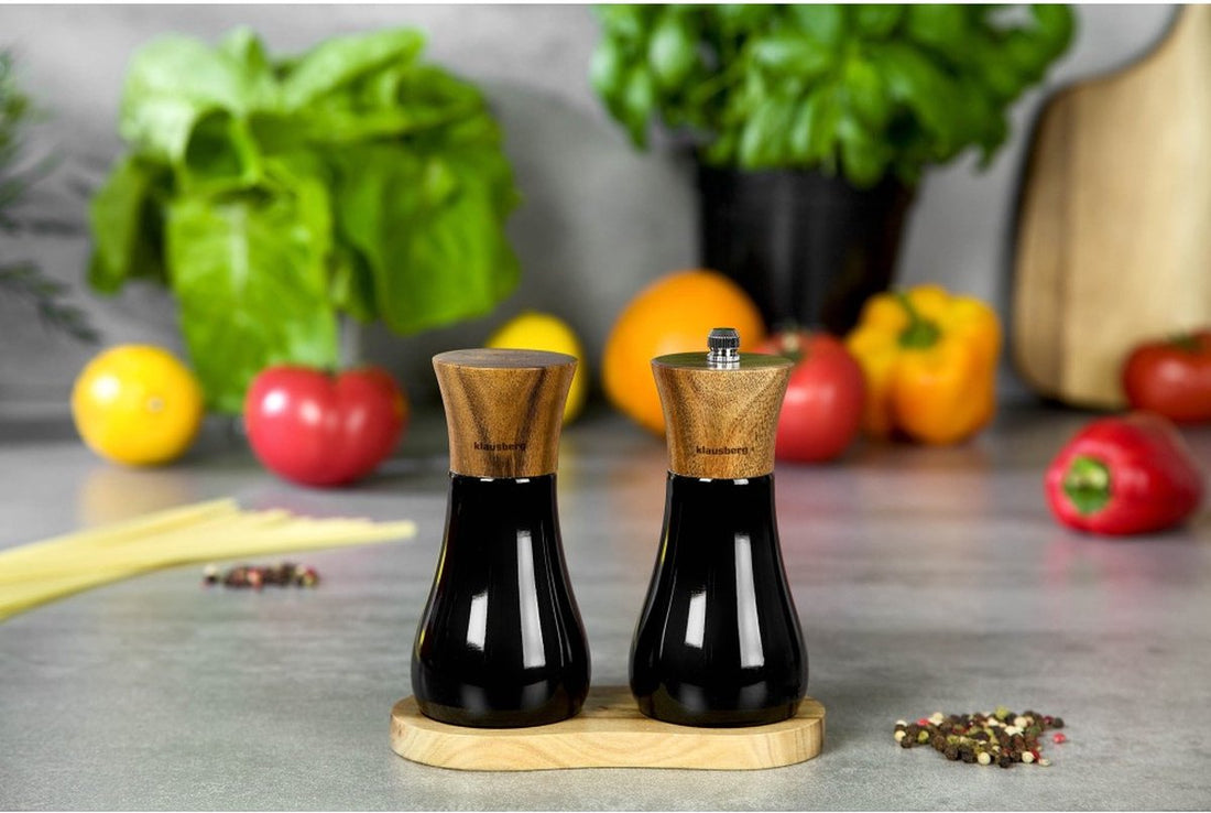 Klausberg peper- en zoutmolen set met houten standaard – zwart, 13 cm hoog – foto 2