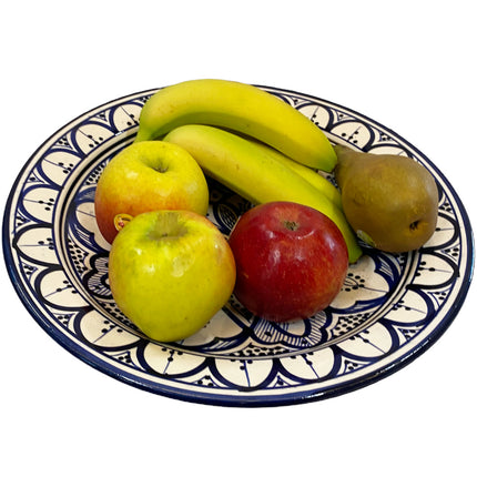 Plat marocain bleu avec motifs floraux