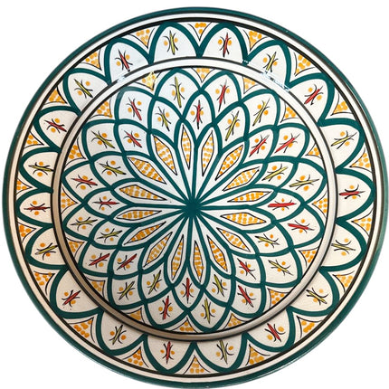 Plat marocain Ø35 cm – Céramique faite à la main – Vert avec détails orange