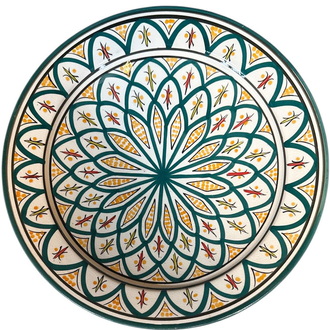 Plat marocain Ø35 cm – Céramique faite à la main – Vert avec détails orange
