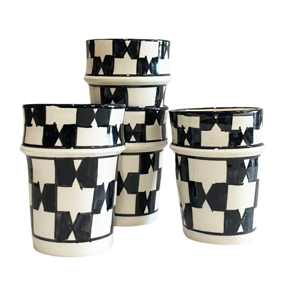 Set van 4 Fes keramiek bekers zwart-wit