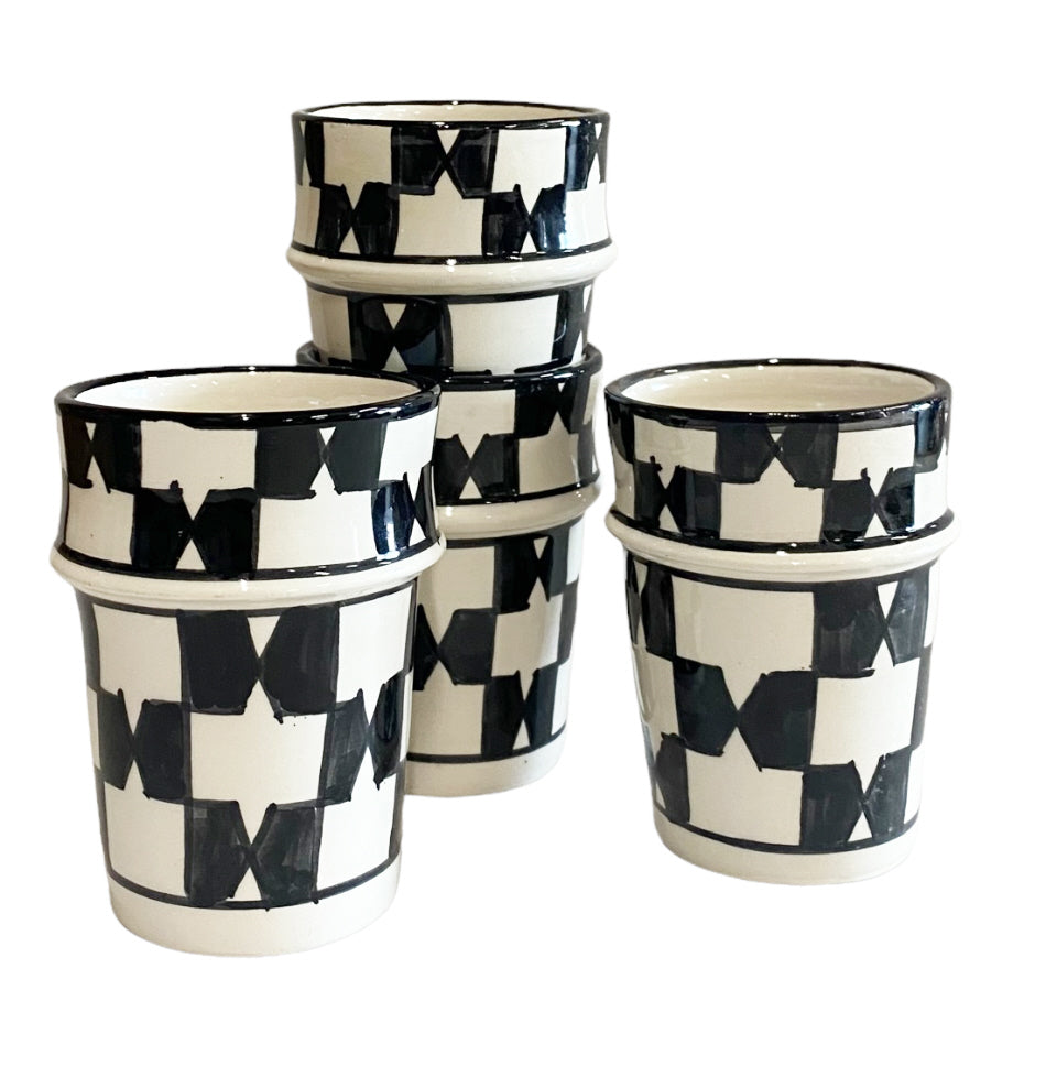 Set van 4 Fes keramiek bekers zwart-wit