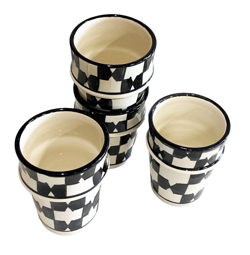 Set van 4 Fes keramiek bekers zwart-wit