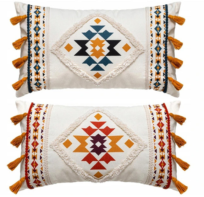 Sierkussen met franjes in de stijl van boho/ethno