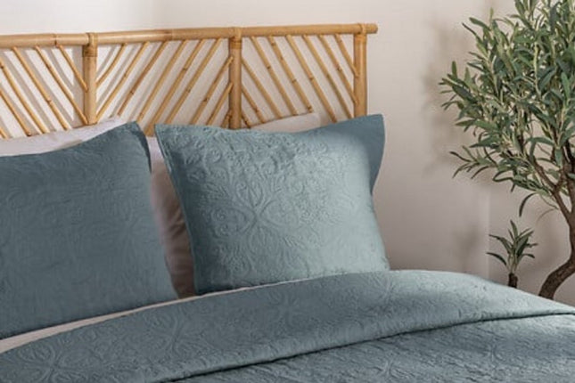 Jeté de lit Arabesque 240 x 260 cm - Bleu Minéral - Avec 2 Taies d'Oreiller - Polyester - Couvre-lit - Dessus de lit -