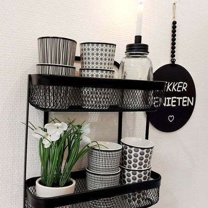 Étagère de cuisine noire pour tasses et épices