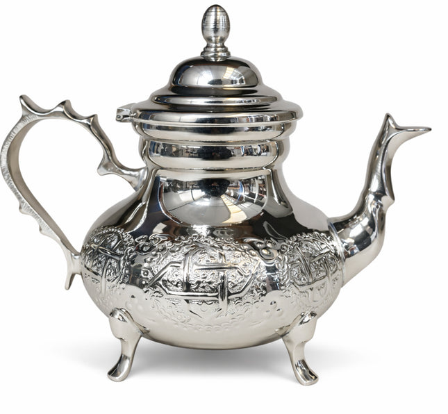 Théière Marocaine Traditionnelle Argentée – Fabriquée à la main à Fès – 900 ml