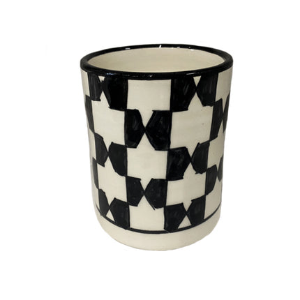 Mug en faïence noire et blanche marocaine