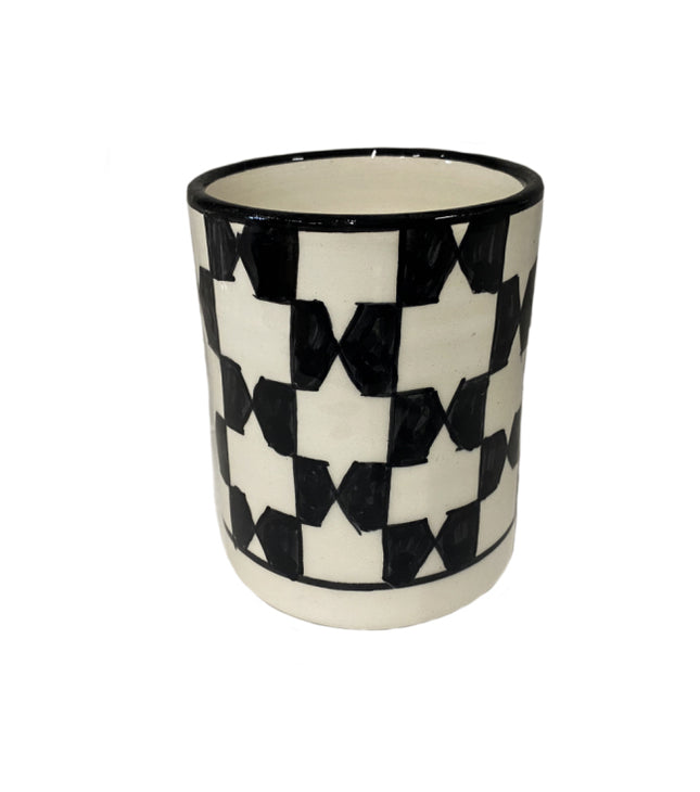 Mug en faïence noire et blanche marocaine